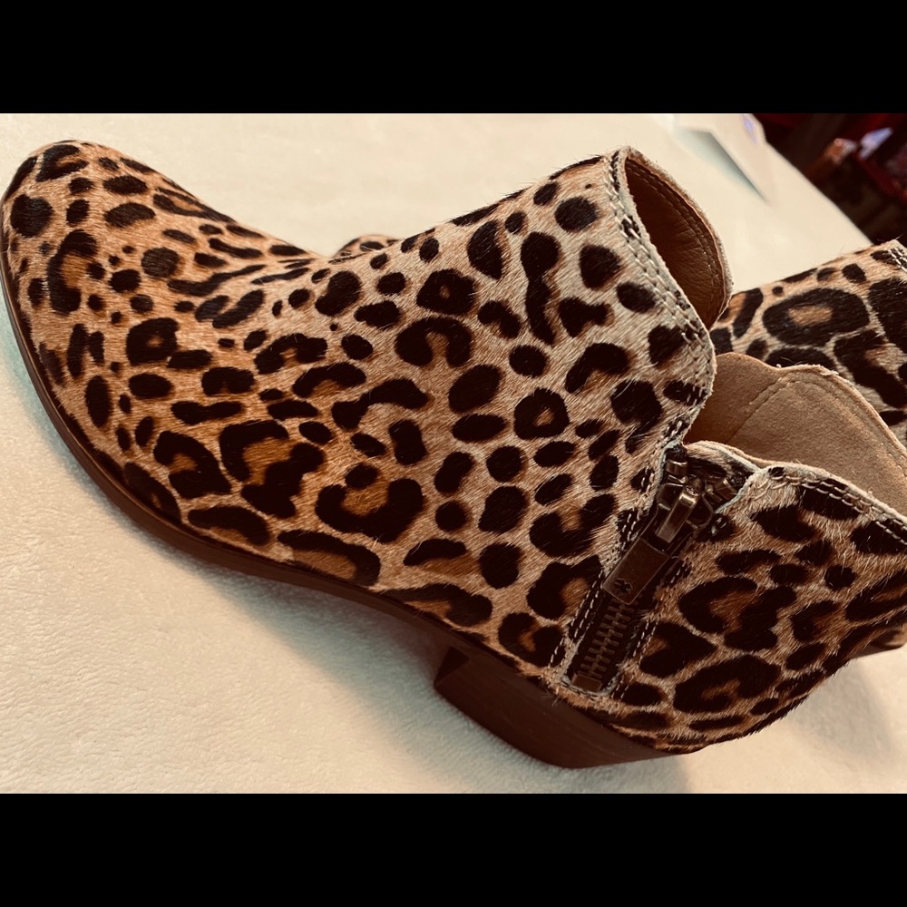 Almost Brand New Leopard Suede Ankle Boots By LUCKY BRAND - Box 65 - Picture 3 of 7